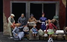 Europäische Zivilisten Evakuieren Militär WWII 1:35 Bemalt Diorama