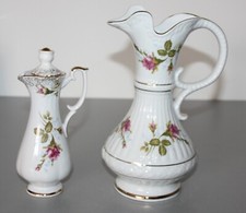 Chodziez Porzellan Polen Vase und kleines Portionskännchen mit roten Rosen