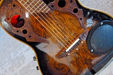 Exklusive Handmade Roundback aus Italien mitLautsprechersystem von BJB