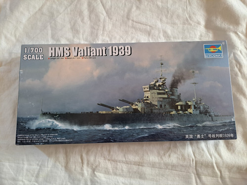 Trumpeter 700 hms - trumpeter, valiant