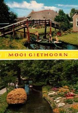 Giethoorn Kinderspielplatz Bootstour Blumenkraenze
