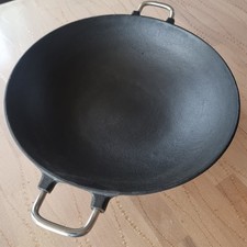 Wok Gusseisen mit Wok-Set und