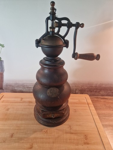 Antike kaffeemühle benjamin - kaffeemühle,