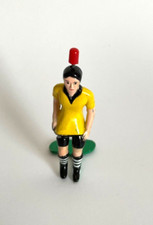 Tip Kick Figur alt aus Metall gelbes trikot Vintage