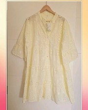 Kleid Tunika Lochmuster Blumen