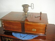 Federbaum Christbaumständer antique christmas bells music box 20 discs 9 1/4"