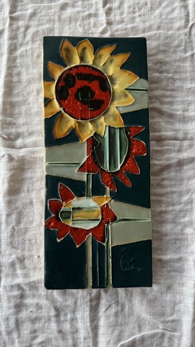 Wandkeramik mit blumenmotiv - ,