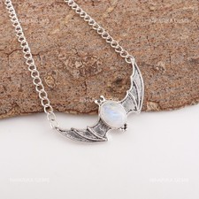 Oval Regenbogen Mondstein