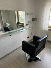 Komplette Ladeneinrichtung für Friseursalon