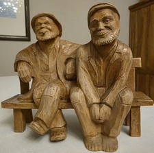 Holzkunst - Handarbeit - zwei Männer auf Bank - geschnitzt