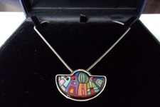 Frey Wille Anhänger Hommage à Hundertwasser Street Rivers kleiner Halbmond+Kette