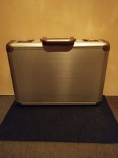 Aktenkoffer Silber so gut wie
