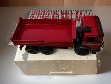 NZG Modelle Mercedes Benz 6x4 K2 2635 K Nr. 315 Kipper 3 Achser rot 1:43
