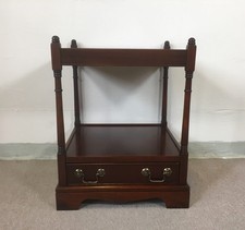 Nachttisch, Beistelltisch