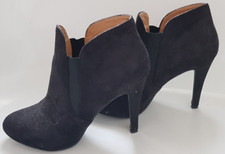 Stiefeletten mit ca. 10 cm hohem Absatz