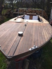 Kleines Sportboot ideal für Angler