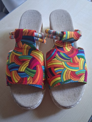 Mehrfarbige keilsandalen - mehrfarbige,