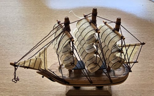 Vintage segelschiff aus holz - segelschiff,