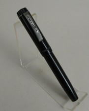 Schwarzer Füllfederhalter