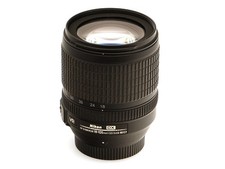 Nikon Zoom Objektiv AF-S DX Nikkor 3.5-5.6 / 18-105 mm G ED VR für APS-C / DX