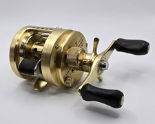 Shimano 01 Calcutta Conquest 200 Baitcastrolle Rechtshand aus Japan