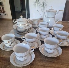 Stilvolles Kaffeeservice für 8 Personen, Porzellan CHODZIEZ, weiß mit Golddekor