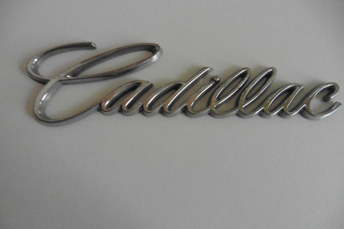 Cadillac schriftzug auto - us,