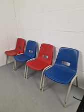 Vier km Kunststoff Metall Schule/Kindergarten Kinder Kind Kinder Stapelstühle 