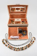 Q40Y04- Schmuckschatulle mit Modeschmuck ua Bernstein Perlen Halbedelsteine