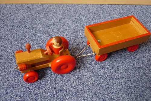 Traktor mit anhänger holz - traktor,