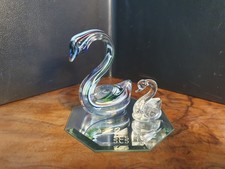 Zwei Vintage-Glas- und Kristallschwäne auf Swarovski-Platte. Hervorragender Zus