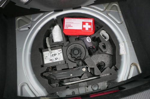Audi bordwerkzeug - a3, 8p