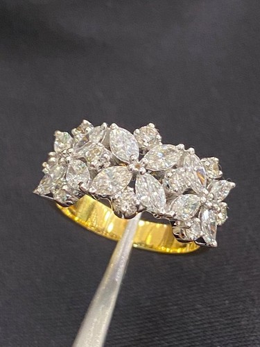 18ct marquise lab created - 2,18ct.,