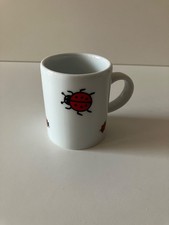 Kleine Kindertasse aus Porzellan mit Marienkäfer Motiv