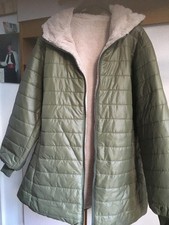 Neue Steppjacke mit Kapuze in
