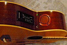 Akustik Jumbo Bassgitarre mit