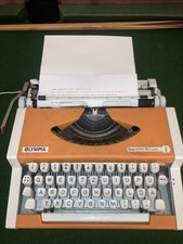 Traveller De Luxe Schreibmaschine , Orange, Mit Abdeckung