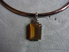 Halsreif mit großem farbigem Katzenauge Anhänger bernsteinfarben zum Dirndl