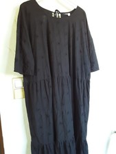 süßes Kleid in Gr.54/56, schwarz mit Stickerei und Lochmuster