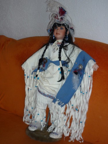 Biete eine indianer - puppe, von