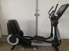 Life Fitness Crosstrainer 95XS Elevation mit Discover SE3HD Konsole TOP