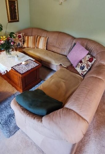 Sofa mit sessel und - hocker,