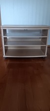 Fernsehschränkchen auf Rollen
