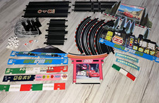 Carrera GO Zubehör Set, 2 Autos, Bahnteile, Banden, Kreuzung usw.