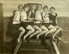 orig. Foto Mädchen Frauen Turnen Sport um 1920 Pauschenpferd