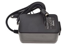 Original Netzteil iomega 57AT-15-1800CTES Output: 15V-1,8A Stecker: 3 Pin