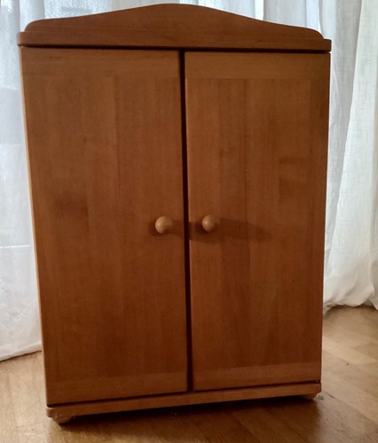 Wunderschöner puppenschrank - wunderschöner,