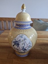 Vase mit Deckel der Marke