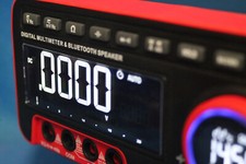 4½stelliges weiß-beleuchtetes Digital-Multimeter + Bluetooth-Musikwiedergabe