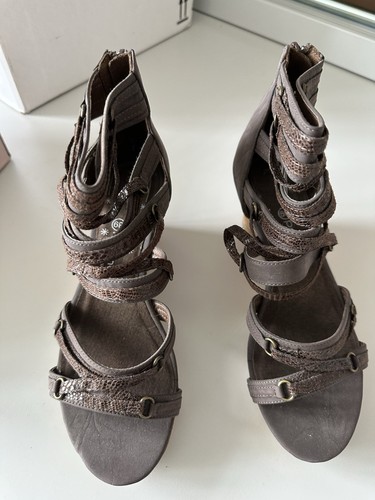 Sandalen mit korkabsatz - sandalen,